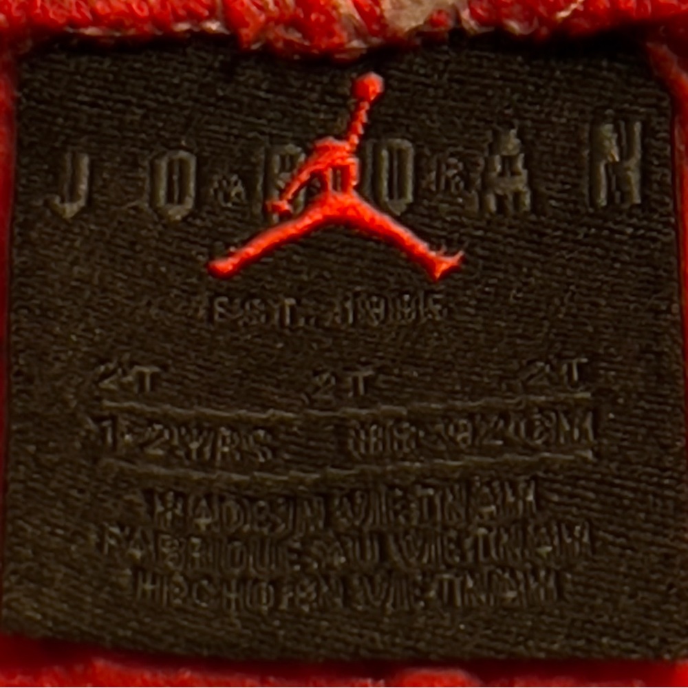 Jordan Kids Set - Gray and Red - Picture 6 of 11